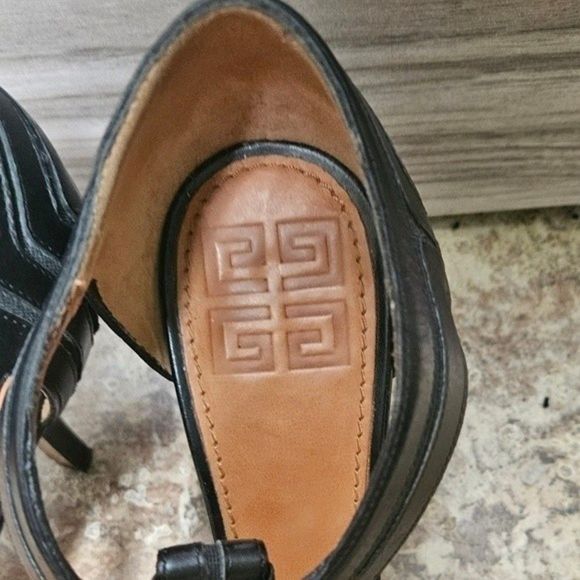 GIVENCHY T Strap Trim Leather Sandal/Heel - Picture 2 of 12